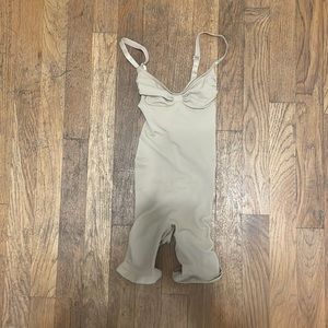 SKIMS Viral Shaping Nude Bodysuit w/ Shorts NEW